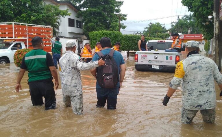 Inundaciones en México dejan 2 personas sin vida; Veracruz amanece bajo el agua