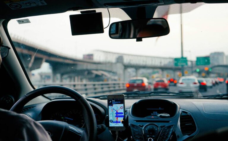 SICT niega que _taxis_ de plataformas digitales puedan operar en los aeropuertos