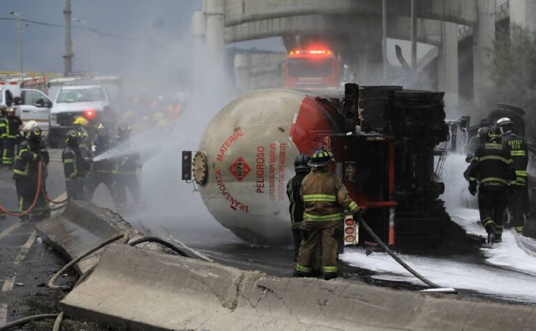 Sube a 32 la cifra de fallecidos por explosión de pipa en CDMX