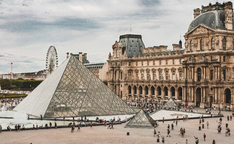 ¿Qué joyas se robaron del museo Louvre de Francia_