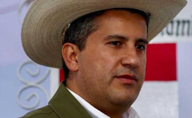 Asesinato de Carlos Manzo fue organizado en grupo de WhatsApp, revela Harfuch