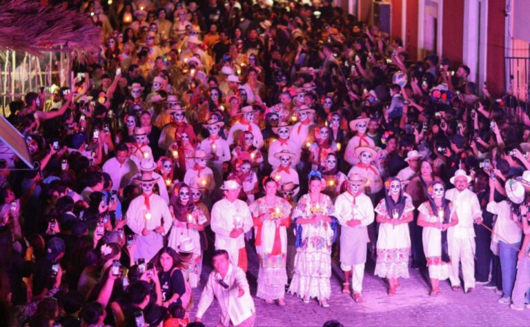 Así se vivió el tradicional Paseo de las Ánimas 2025 en calles de Mérida