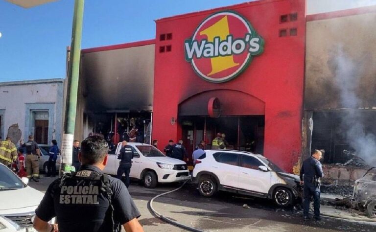 Aumenta a 23 muertos por incendio en Waldos; tienda operaba sin plan de protección