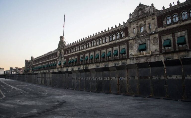 FOTO_ Aseguran Palacio Nacional previo a marcha de la Generación Z