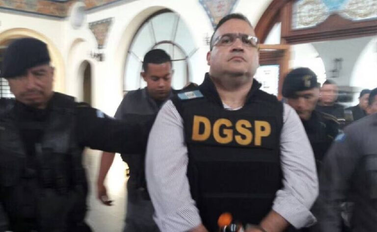 Javier Duarte seguirá en prisión; jueza aplazó resolución para el próximo viernes