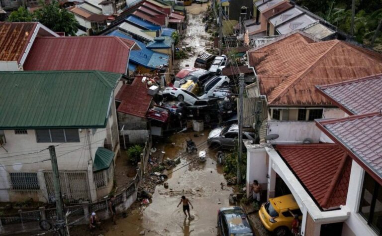 Tifón Kalmaegi en Filipinas deja casi un centenar de muertos y desaparecidos