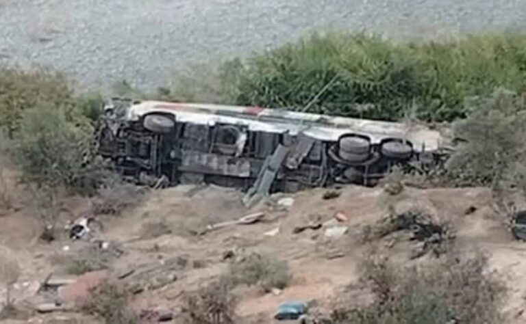 VIDEO_ Fuerte accidente de autobús en Perú deja 37 personas fallecidas