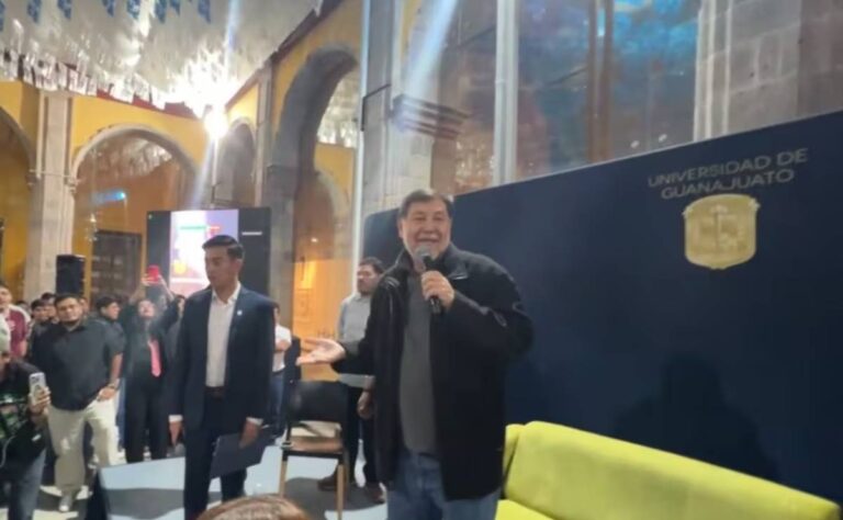 Videos_ Estudiantes de la Universidad de Guanajuato confrontan a Noroña y así respondió