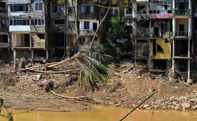 Al menos un millar de desaparecidos por inundaciones de Indonesia, Sri Lanka y Tailandia