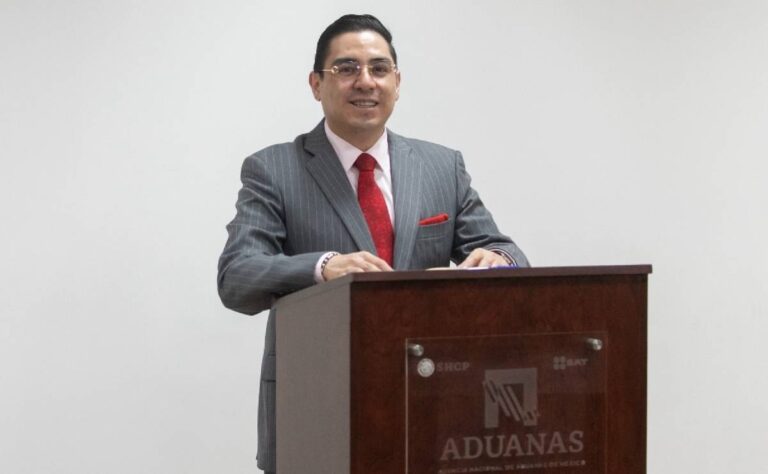 Alex Tonatiuh Márquez es separado como director de Investigación en Aduanas