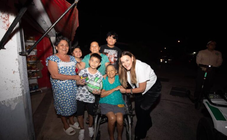 Caravana Navideña del Mérida Brilla llega a la Miraflores