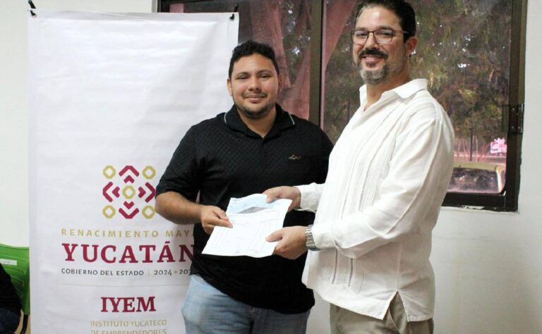 Entregan créditos CREA para impulsar proyectos de emprendimiento y artesanía en Yucatán