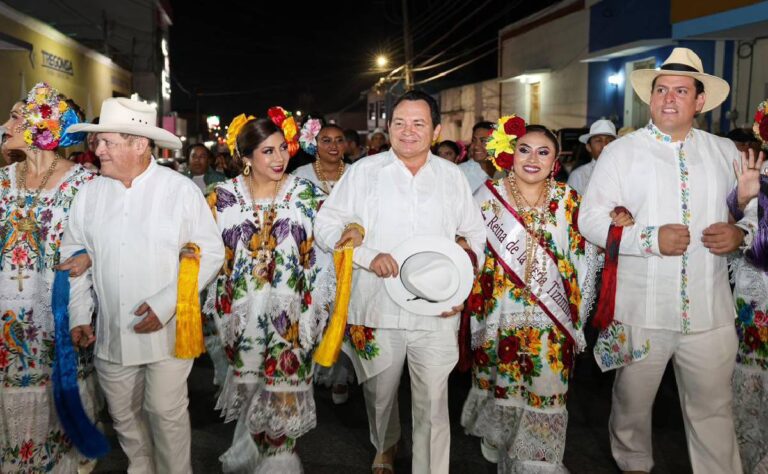 Gobernador Joaquín Díaz Mena encabeza coronación de la Reina de la Feria de Reyes Tizimín 2026