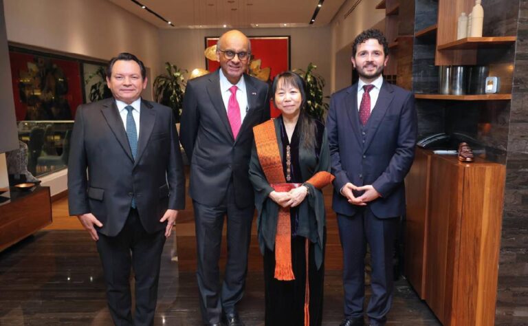 Gobernador Joaquín Díaz Mena participa en cena de trabajo con el Presidente de la República de Singapur