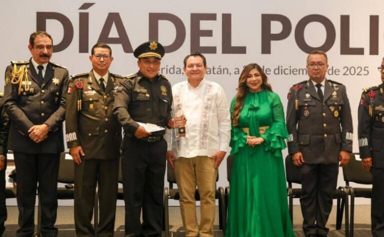 Gobernador Joaquín Díaz Mena reconoce a elementos de la SSP por años de servicio y méritos