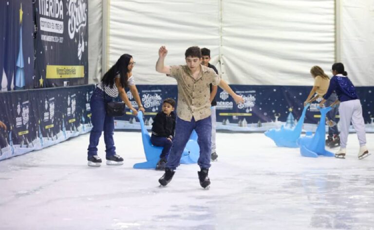Inaugura Cecilia Patrón pista de patinaje gratuita en Paseo de Montejo
