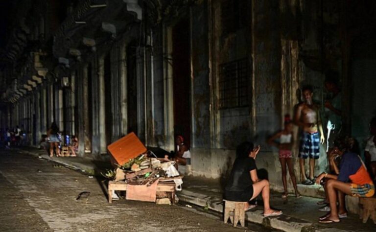 México suministra combustible a Cuba ante la emergencia energética en la isla