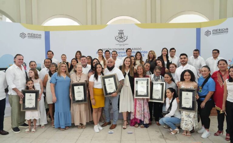Reconoce Cecilia Patrón a diversos actores de la sociedad meridana; “Con valores cívicos y culturales, fortalecen la gran comunidad que somos”.