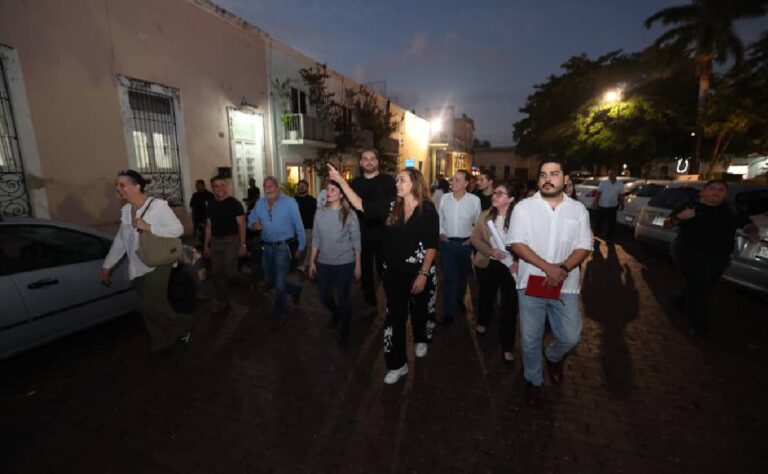 Recorre Cecilia Patrón las calles del centro para mejorar las condiciones de locatarios y comerciantes (1)