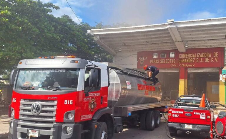 Reportan incendio en bodega de la Central de Abastos en Mérida