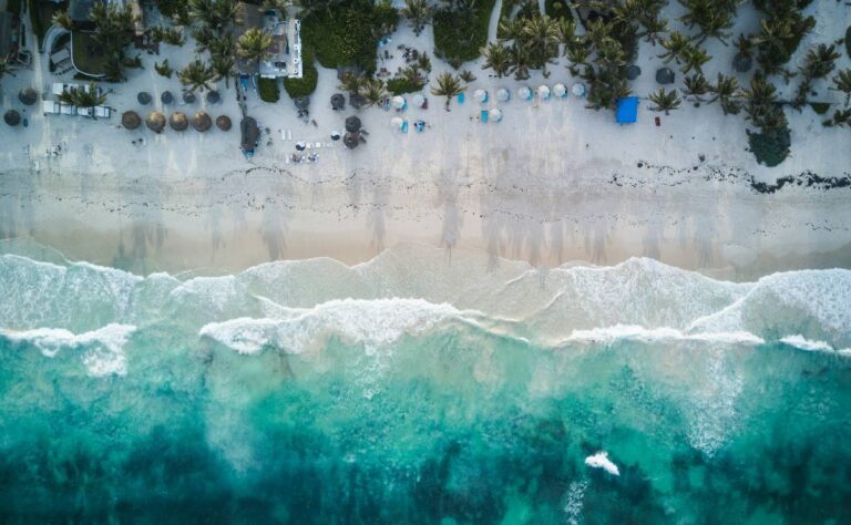 Sheinbaum reconoce a la gobernadora Mara Lezama por apertura de playas en Tulum
