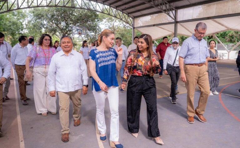 Supervisan avances del modelo Hábitats Educativos en escuelas de Kanasín