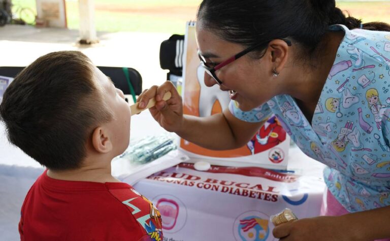 Yucatán cierra 2025 con avances en vacunación, control del dengue y cirugías extramuros