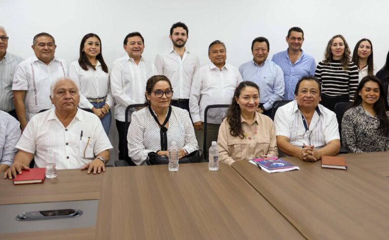 Acuerdan estrategia para conectar escuelas y empresas en Yucatán