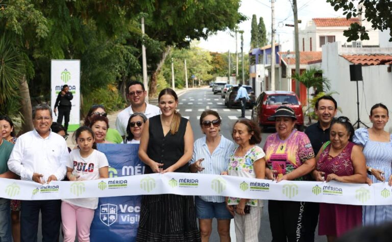 Entrega Cecilia Patrón trabajos de repavimentación del fraccionamiento Brisas