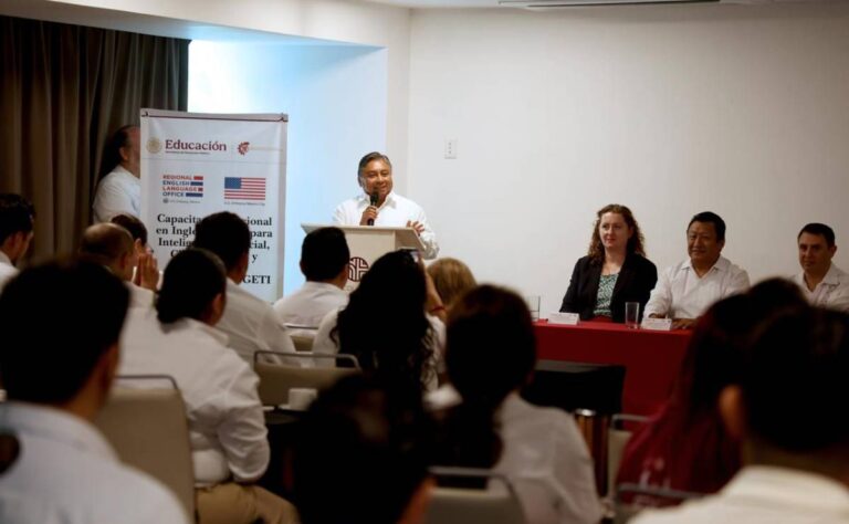 Inauguran congreso de inglés técnico para IA, ciberseguridad y robótica en Yucatán
