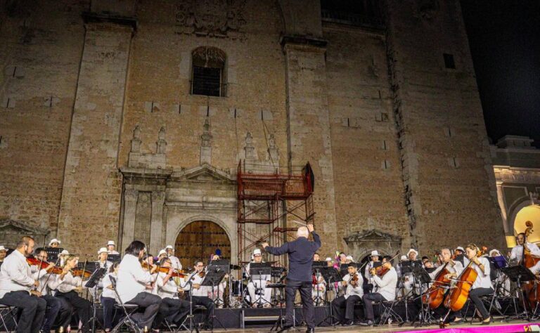 Jaranas yucatecas en ritmos sinfónicos cautivan en el Mérida Fest