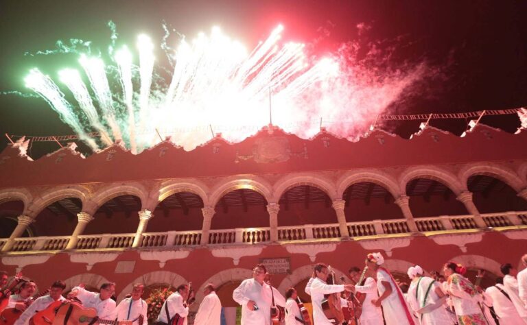 Mérida Fest 2026_ Cecilia Patrón encabeza la tradicional callejoneada de apertura