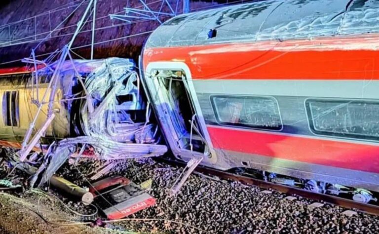 México lamenta accidente de tren en España y descarta mexicanos víctimas