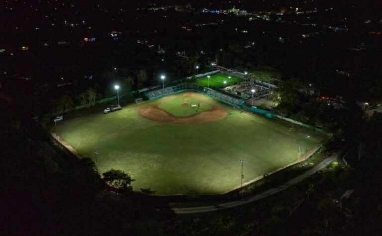 Obras en Telchac Pueblo amplían deporte nocturno y convivencia familiar