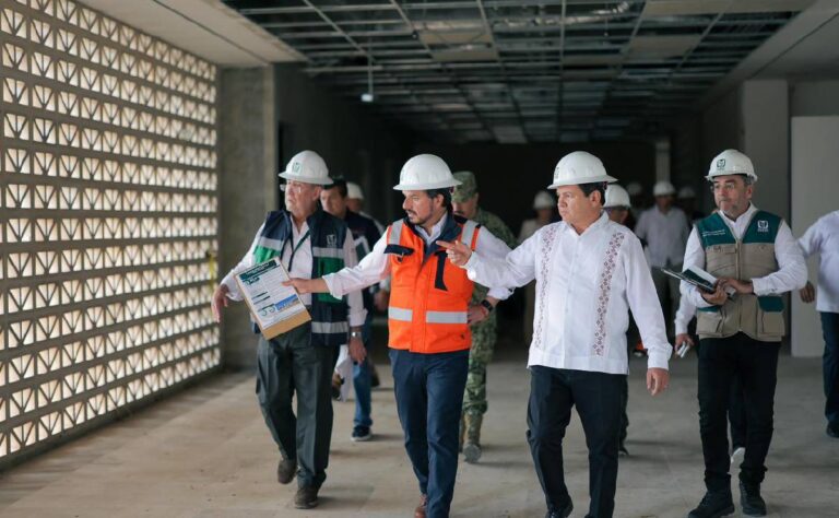 Supervisan avances del Hospital General de Ticul y del nuevo hospital del IMSS en Francisco de Montejo