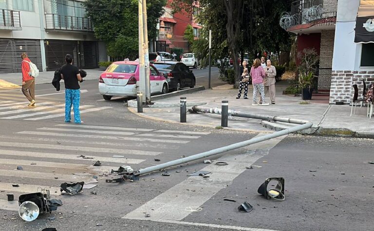 VIDEO_ Tres personas salen disparadas de juego mecánico en Puebla