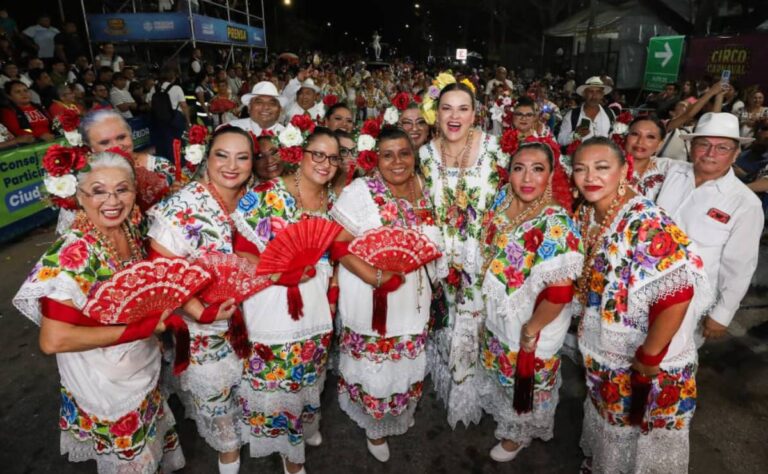 Cecilia Patrón destaca la riqueza artística y cultural de la ciudad en la Noche Regional del Circo Carnaval Mérida. (1)