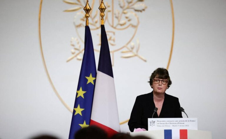 La presidenta del Louvre presenta su renuncia tras las numerosas crisis del museo