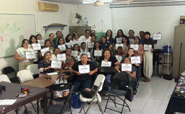 Más de 760 meridanas y meridanos concluyen cursos de capacitación para fortalecer la economía familiar