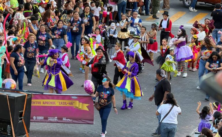 Miles de meridanos acuden al Desfile Infantil del Carnaval de Mérida 2026