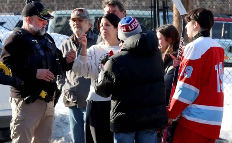 Tiroteo en partido de hockey en Rhode Island deja 2 muertos y 1 herido
