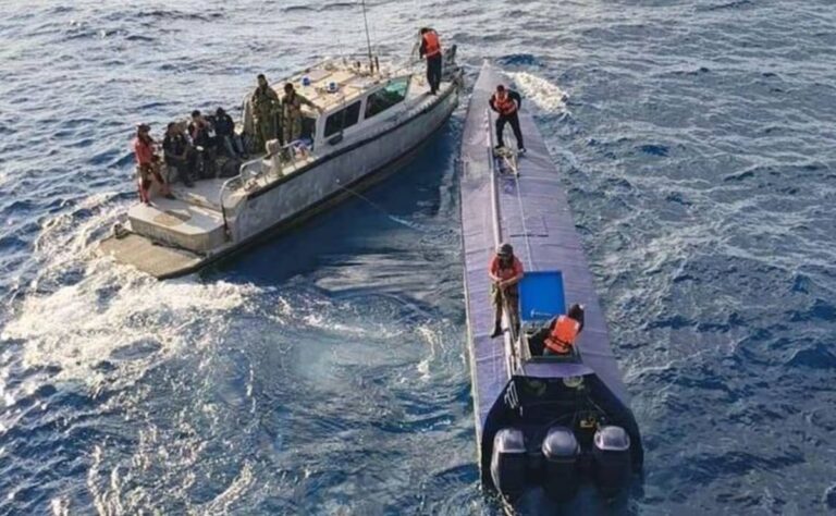 VIDEO_ Semar intercepta a semisumergible con 4 toneladas de cocaína