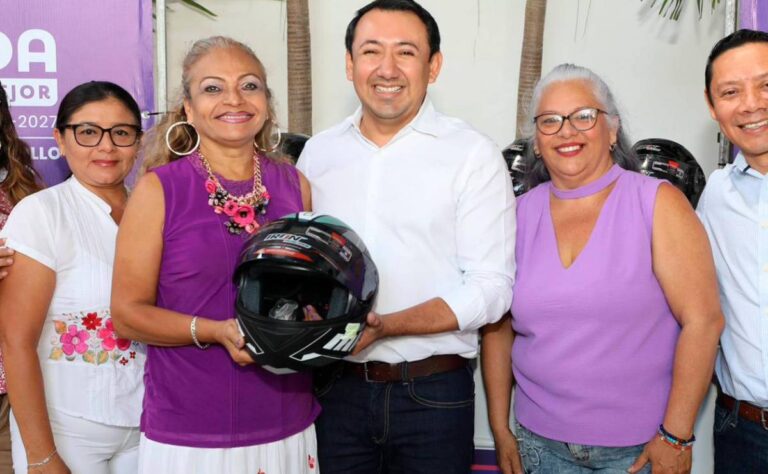 Cecilia Patrón respalda a mujeres trabajadoras con entrega de cascos del programa “Chambea Seguro”