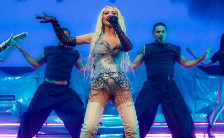 Critican a Christina Aguilera por dar concierto de solo una hora en CDMX