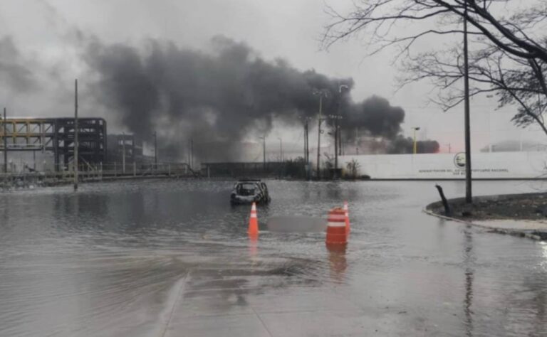FGR investiga incendio en refinería Dos Bocas, asegura Sheinbaum
