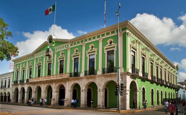 Gobierno y Ayuntamiento no blindarán los palacios en la Marcha del 8M en Mérida