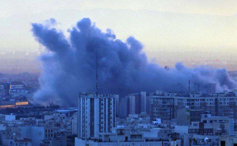 Israel ataca el edificio de la asamblea de clérigos que elegirá al sucesor de Jameneí