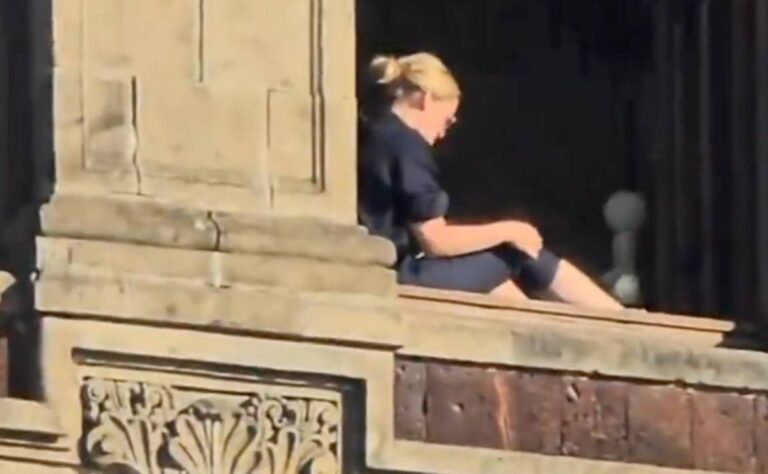 Sheinbaum confirma sanción a mujer que tomó el sol en una ventana de Palacio Nacional
