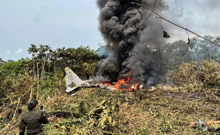VIDEO_ Avión de la Fuerza Aérea colombiana se estrella en Putumayo