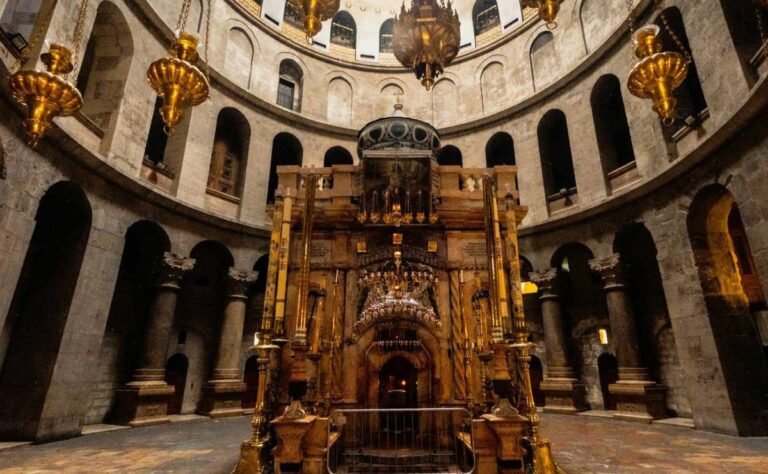 Vaticano pide alto a la guerra y que se pueda celebrar la Semana Santa en Jerusalén